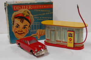 DISTLER 1955 AND GAS PUMP - Distler
